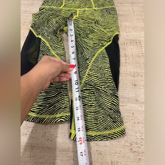 Lululemon 2016 Seawheeze Run With The Sun Crop 4 - Picture 2 of 5